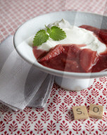 Erdbeerkompott mit Sahne, Stewed Strawberries