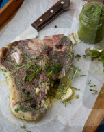 Summer Barbecue: Südamerikanisches T-Bone-Steak mit Chimichurri-Sauce, T-Bone Steak with Chimichurri Sauce