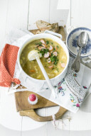 Kartoffeleintopf mit Würstchen, A pot of potato soup with sausages