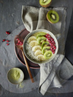 Smoothiebowl mit Matcha, Smoothie Bowl with Matcha