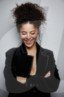 Woman with curly Hair wearing a Blazer 