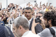 NEWS - Fussballstar Cristiano Ronaldo in Turin empfangen