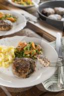 Frikadellen mit Stampfkartoffeln, Meatballs with mashed potatoes