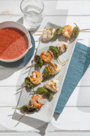 Gemischte Grillspieße und Mojo Rojo, Skewers with Chicken, Prawns and Pimentos and Mojo Rojo 