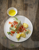 Kra?uter-Quark- Mousse mit Leino?l-Vinaigrette, Herbal quark mousse with linseed oil vinaigrette
