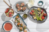 Grillgerichte: Fenchel-Tomaten-Salat, Mojo Rojo, Grillspiesse, Cordon Bleu und gegrilltes Gemüse, Barbecue Dishes: Fennel Tomato Salad, Mojo Rojo, Skewers, Cordon Bleu and grilled Vegetables
