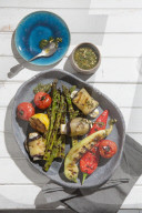 Gegrilltes Gemüse, Auberginenröllchen und Basilikum-Haselnuss-Öl, Grilled Vegetables and Basil Hazelnut Oil  
