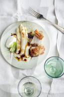 Spargel mit Schweinebauch und zwei Saucen, Asparagus with pork belly and two sauces