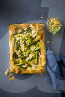 Filoteig-Tarte mit Minz-Mandel-Gremolata, Filo pastry tarte with mint almond gremolata