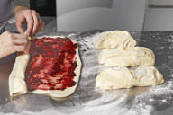 Step 1, Gefüllte Hefeschnecken, Step 1, Stuffed Yeast Buns, Spreading with Cherry Jam