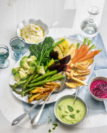 Gemüseplatte mit dreierlei Dips, Various Vegetables with Dips