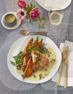 Maispoulardenbrust mit Safran-Morchel-Sauce, Corn chicken breast with saffron morel sauce