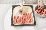 Step Rhabarber-Streuselkuchen, Step Rhubarb crumble cake
