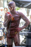 PEOPLE - Grant Gustin bei Dreharbeiten zu The Flash - Staffel 5 in Vancouver 