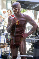 PEOPLE - Grant Gustin bei Dreharbeiten zu The Flash - Staffel 5 in Vancouver 