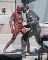 PEOPLE - Grant Gustin bei Dreharbeiten zu The Flash - Staffel 5 in Vancouver 