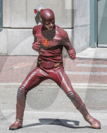PEOPLE - Grant Gustin bei Dreharbeiten zu The Flash - Staffel 5 in Vancouver 