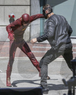 PEOPLE - Grant Gustin bei Dreharbeiten zu The Flash - Staffel 5 in Vancouver 