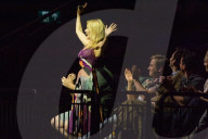 PEOPLE - Kylie Minogue zu Gast bei den Muppets in der O2 Arena in London