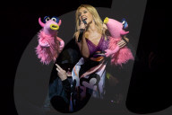 PEOPLE - Kylie Minogue zu Gast bei den Muppets in der O2 Arena in London