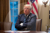 NEWS - Washington: Trump versucht sich zu erklären