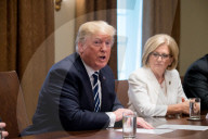 NEWS - Washington: Trump versucht sich zu erklären