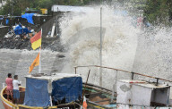 NEWS - Indien: 'High Tide' in Mumbai