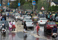 NEWS - Indien: 'High Tide' in Mumbai