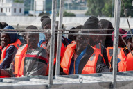 NEWS - Spanien: Gerettete Mittelmeer- Flüchtlinge in Granada gelandet