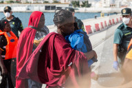 NEWS - Spanien: Gerettete Mittelmeer- Flüchtlinge in Granada gelandet