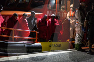 NEWS - Spanien: Gerettete Mittelmeer- Flüchtlinge in Granada gelandet
