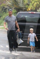 PEOPLE - Daddy on Duty: Josh Duhamel knuddelt mit Klein Axl