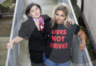 STUDIO -  Eliza Rebeiro Lives Not Knives Gründerin