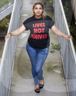 STUDIO -  Eliza Rebeiro Lives Not Knives Gründerin