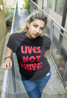 STUDIO -  Eliza Rebeiro Lives Not Knives Gründerin