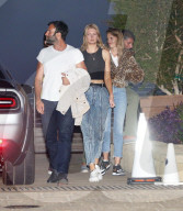 EXKLUSIV - Single Life: Jamie Mazur umgeben von vielen hübschen Frauen