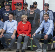 NEWS - Angela Merkel besucht eine Milchfarm in Nienborstel