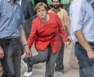 NEWS - Angela Merkel besucht eine Milchfarm in Nienborstel