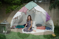 PEOPLE - Alexa Chung feiert 'The Muse by Alexa Chung' im Paramour Estate in Los Angeles