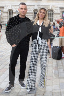 PEOPLE - Ayda Field und Robbie Williams bei 'The X Factor' in London
