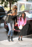 PEOPLE - Heidi Klum mit ihrer Tochter Lou am Flughafen JFK