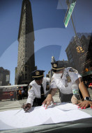 NEWS - New York: Dampfrohr explodiert in der Fifth Avenue
