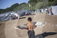 NEWS - Flüchtlingskrise: Bilder aus dem Lager bei Velika Kladus in Bosnien