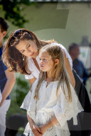 PEOPLE - Die dänische Königsfamilie beim offiziellen Fototermin auf Schloss Grasten