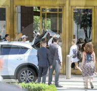 EXKLUSIV - Hailey Baldwin mit Justin Bieber vor dem Waldorf Astoria in beverly Hills