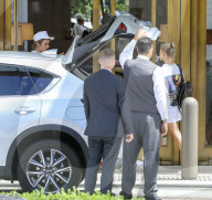 EXKLUSIV - Hailey Baldwin mit Justin Bieber vor dem Waldorf Astoria in beverly Hills