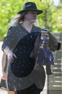 PEOPLE - Kelly Clarkson ohne Make-Up mit ihrer Tochter River Rose in LA unterwegs 