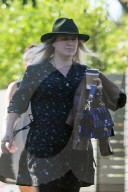 PEOPLE - Kelly Clarkson ohne Make-Up mit ihrer Tochter River Rose in LA unterwegs 
