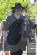 PEOPLE - Kelly Clarkson ohne Make-Up mit ihrer Tochter River Rose in LA unterwegs 
