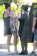 PEOPLE - Kelly Clarkson ohne Make-Up mit ihrer Tochter River Rose in LA unterwegs 